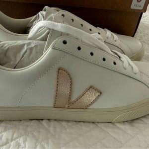 Women’s extra white platinum Vejas.  NIB. Size 9.